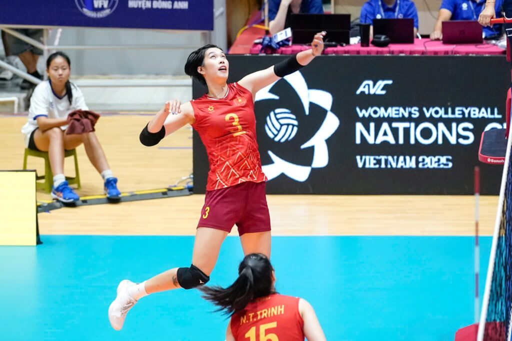 Set thứ hai diễn ra như một màn tra tấn cho đội Ấn Độ
