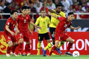 HLV Kim Sang Sik đang tích cực tái xây dựng đội hình